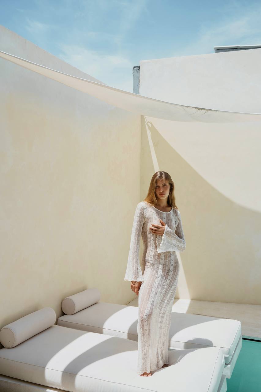 Naked lace dress in cream
