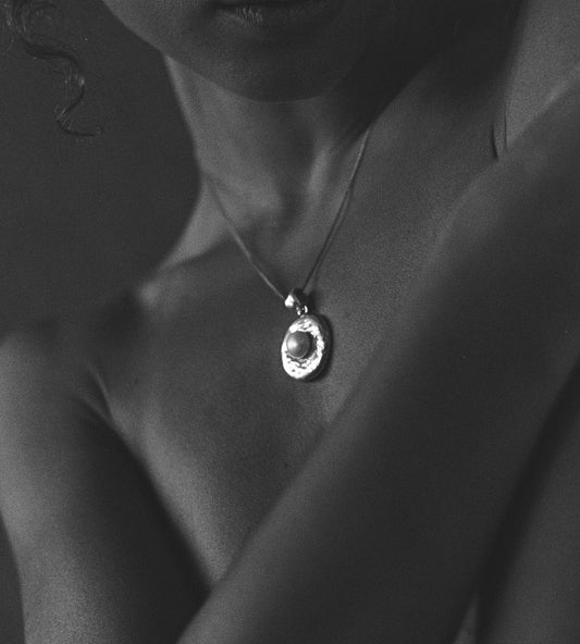 Silver pendant with pearl