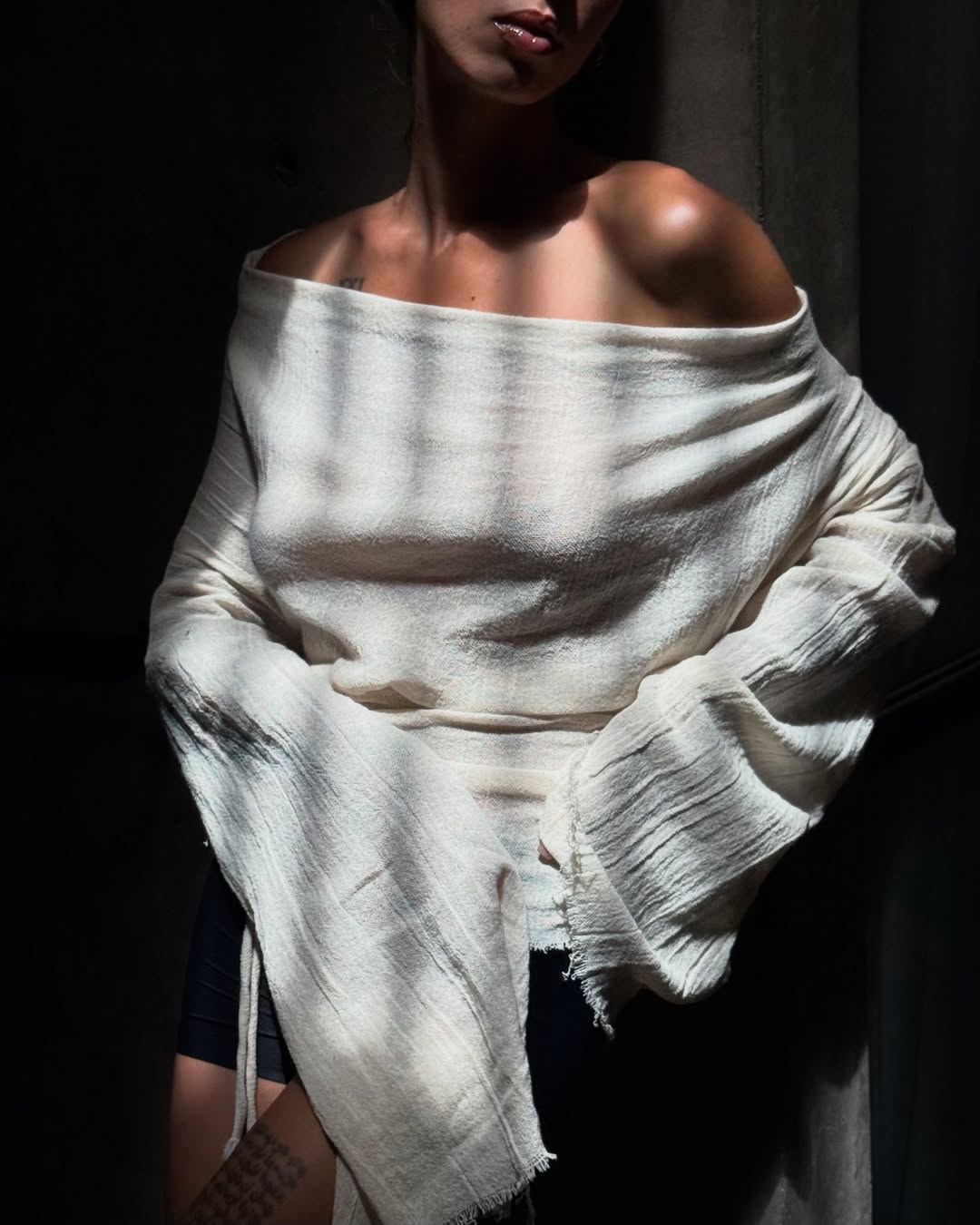 Cotton top with long sleeves in cream