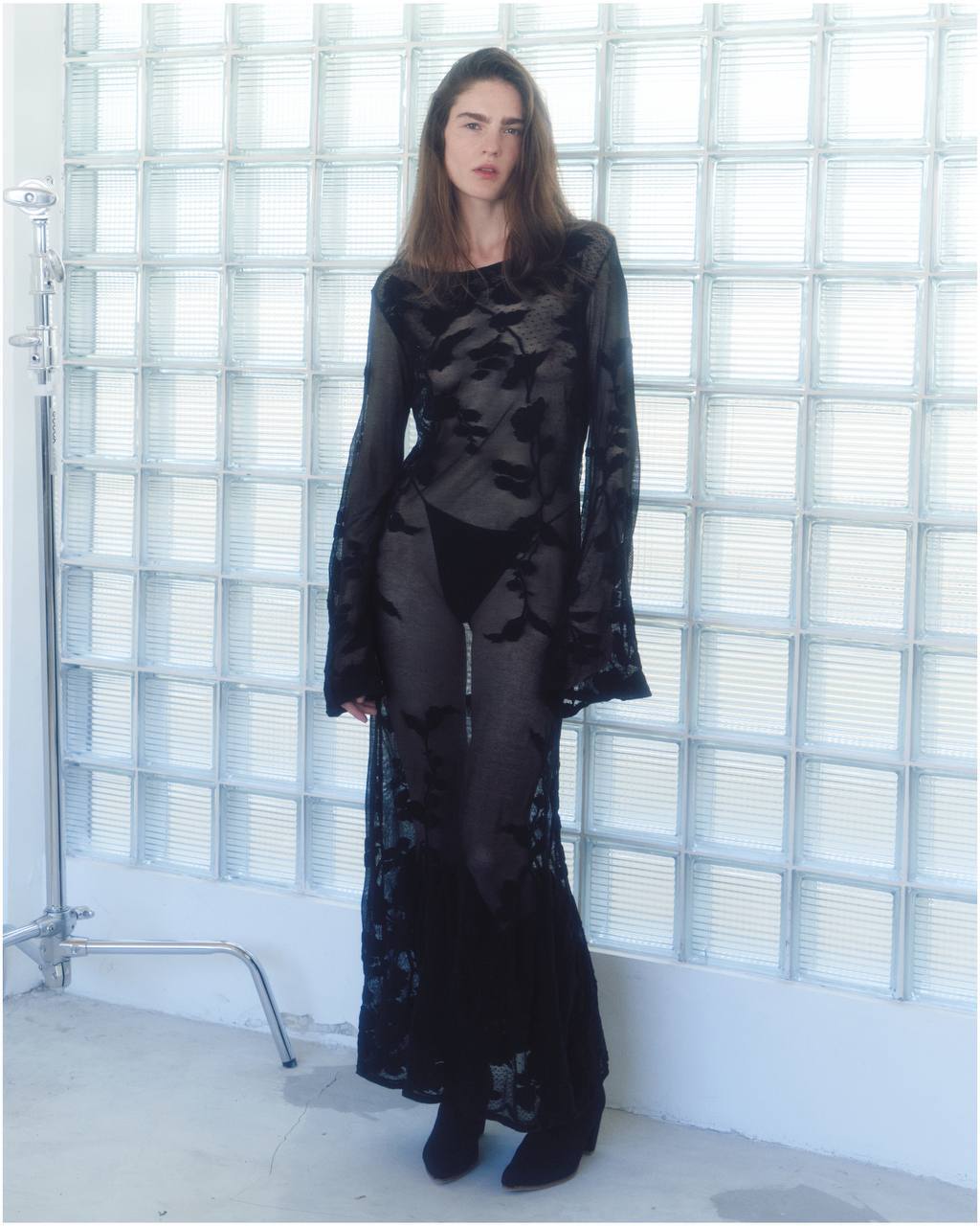 Naked lace dress in black