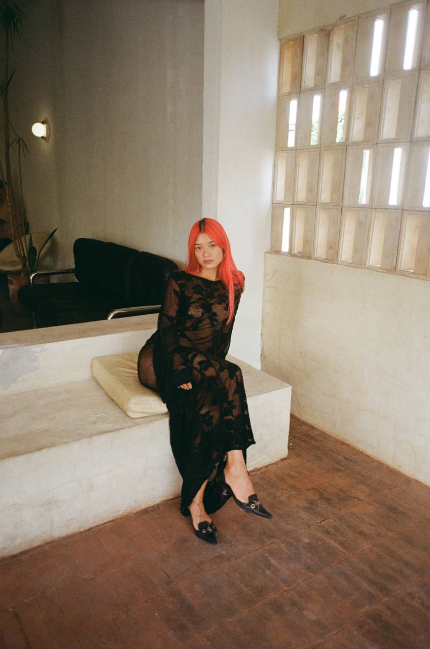 Naked lace dress in black