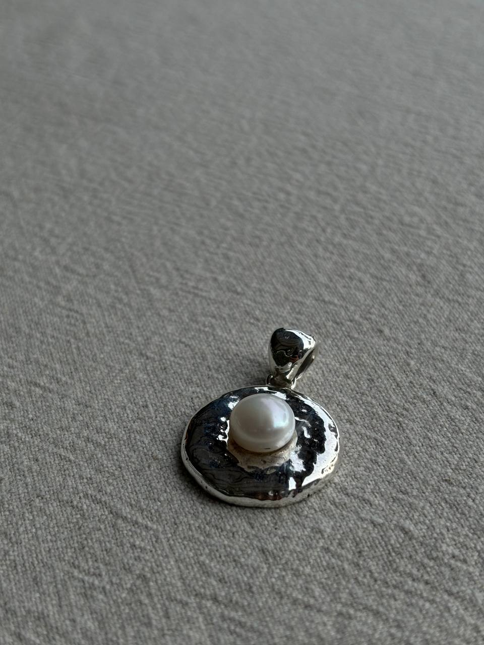 Silver pendant with pearl
